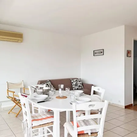 T2 Climatisé, Proche Plage, 4 Couchages - - Fr-1-251-477 * Le Lavandou